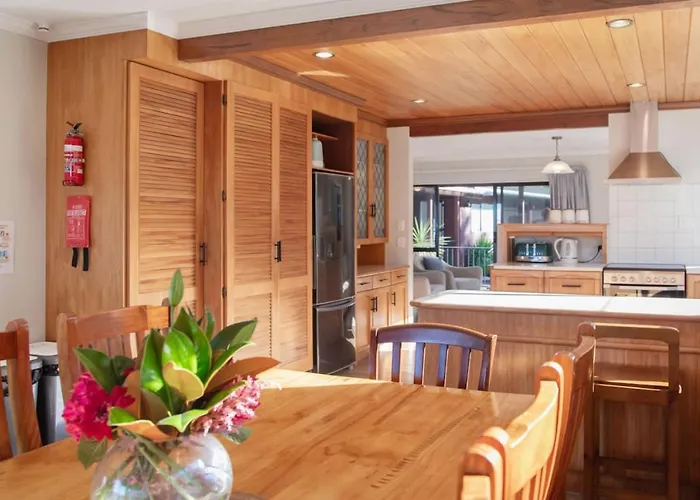 Parawai Lakehouse Sanctuary Vakantiehuis