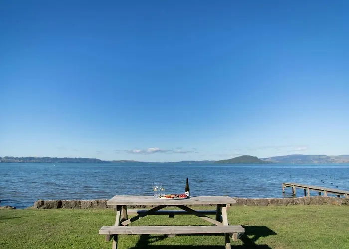 Parawai Lakehouse Sanctuary * Rotorua