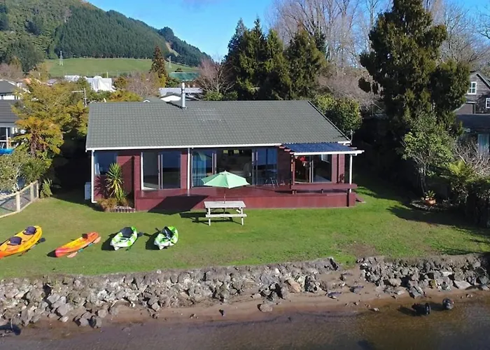 Parawai Lakehouse Sanctuary Ferienhaus