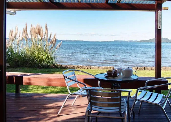 Vakantiehuis Parawai Lakehouse Sanctuary
