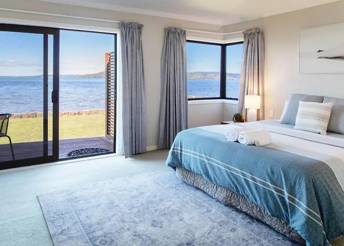 Parawai Lakehouse Sanctuary Vakantiehuis *
