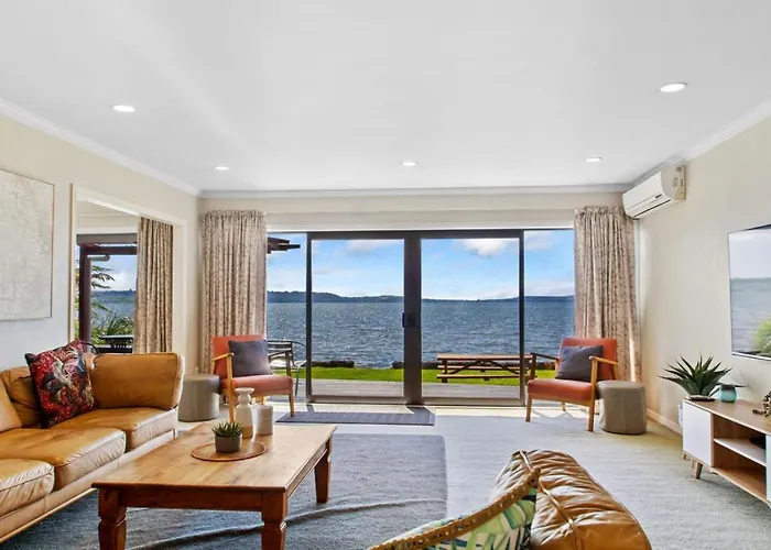 Parawai Lakehouse Sanctuary Ferienhaus *