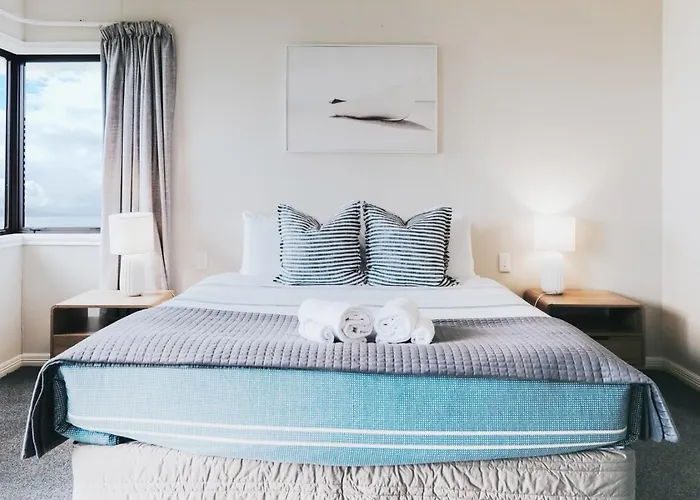 Parawai Lakehouse | Waterfront, Jetty, Sleeps 12 * Rotorua