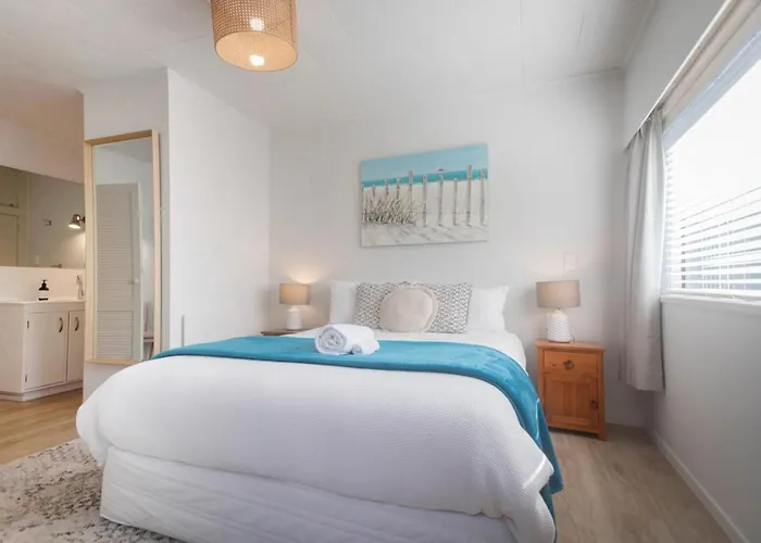 Ferienhaus Parawai Lakehouse | Waterfront, Jetty, Sleeps 12 *